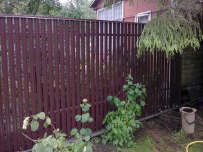 Забор из евроштакетника с бетонированием столбов 28 метров фото в Володарске