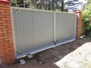 Распашные ворота с ручным управлением - пример 1 фото в Володарске