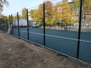 Забор на спортивную площадку 40 метров фото в Володарске
