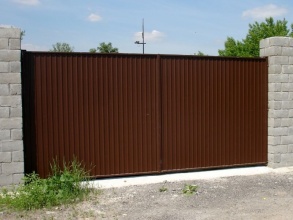 ворота распашные с ручным управлением - пример 11 фото в Володарске