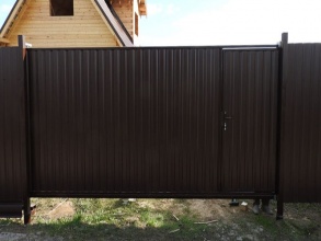 Ворота из профнастила откатные - пример 11 фото в Володарске