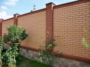 Кирпичный забор сплошной 80 метров фото в Володарске