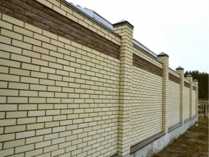 Кирпичный забор сплошной 12 соток фото стоимость под ключ