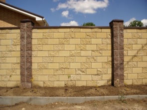 Кирпичный забор с камнем 150 метров фото под ключ