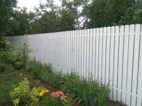 Забор из евроштакетника с забивными столбами 97 метров фото цена под ключ