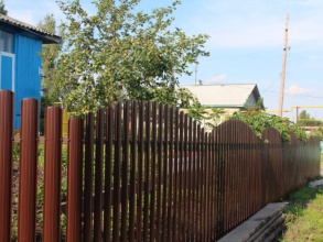 Забор из евроштакетника с утрамбовкой щебнем 48 метров фото в Володарске