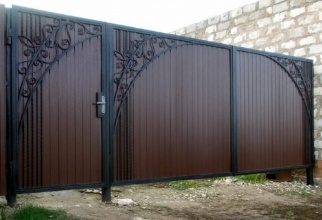 Распашные ворота из профнастила - пример 1 фото в Володарске